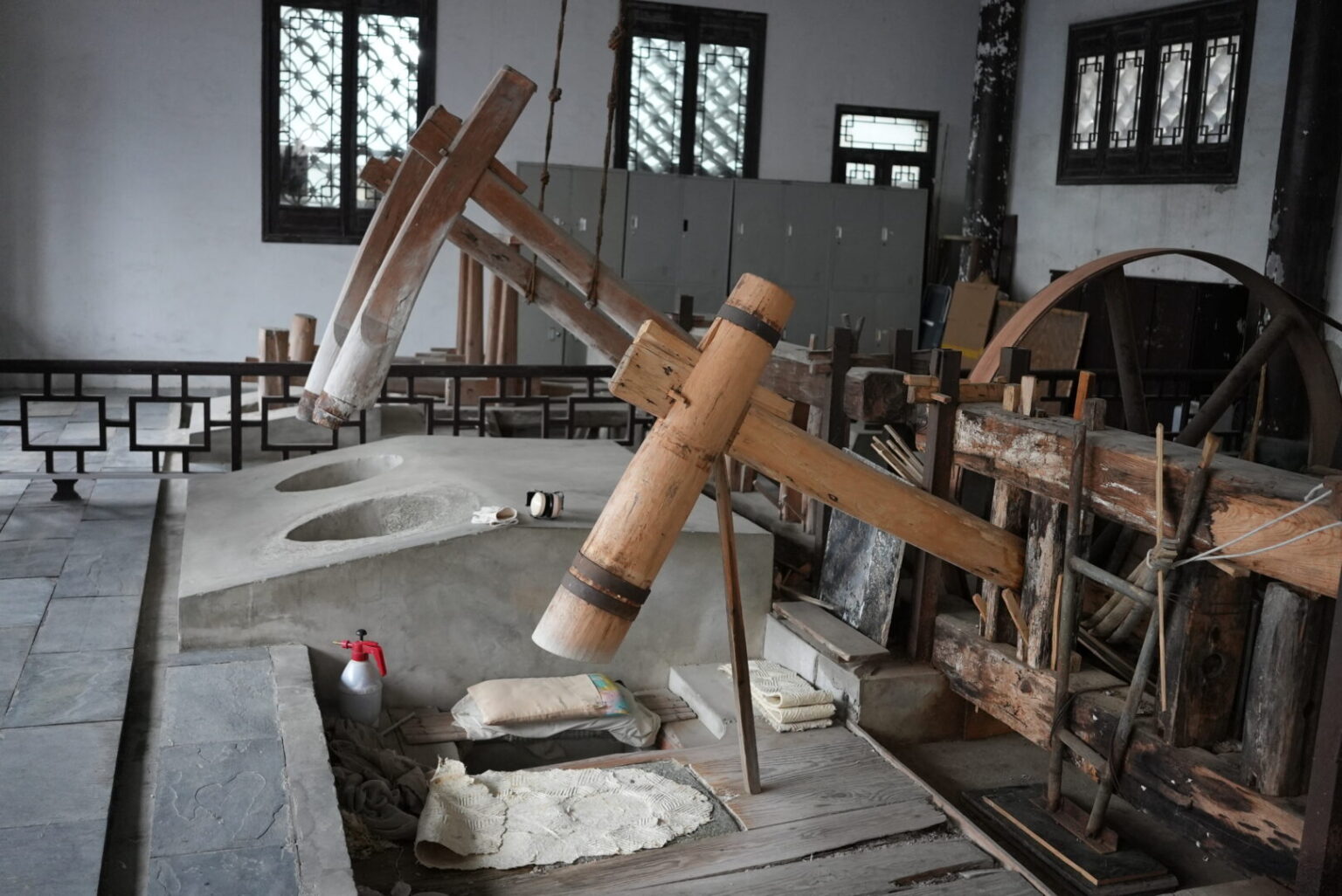 Paper manufacturing machine