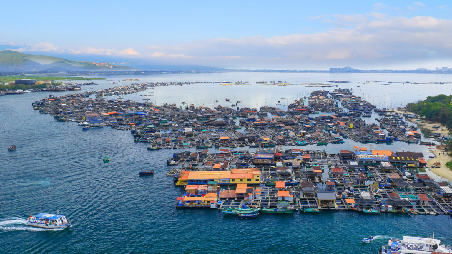 083 Floating village
