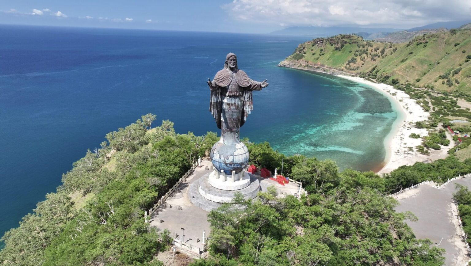Cristo Rei reigning over Dili